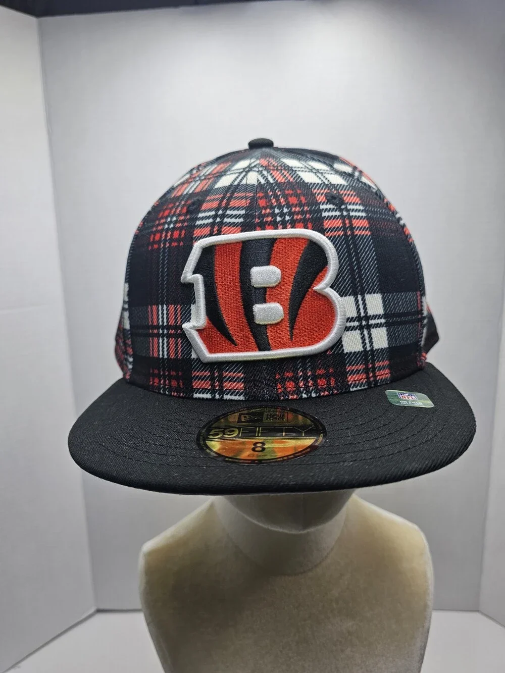 New Era Cincinnati Bengals 59FIFTY Plaid Fitted Hat Size 8 NFL Black Red